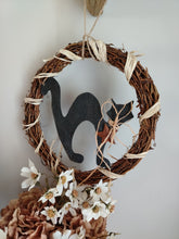 Load image into Gallery viewer, 10" Wreath with wooden Black cat

