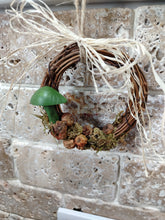 Load image into Gallery viewer, Mini wreath with clay toadstool in Green
