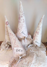 Load image into Gallery viewer, Quilted Witches hat
