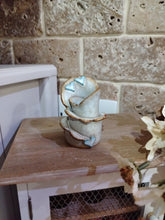 Load image into Gallery viewer, Gorgeous decorative candle holder

