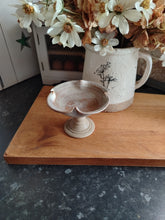 Load image into Gallery viewer, Cute Vintage pottery dish
