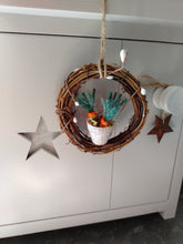 Load image into Gallery viewer, Mini Wreath with pot of mini carrots

