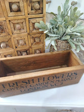 Load image into Gallery viewer, Rustic wooden crate - Fresh Flowers
