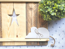 Load image into Gallery viewer, Wooden mouse with bell - Cream
