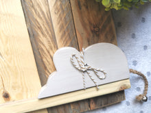 Load image into Gallery viewer, Wooden mouse with bell - Cream
