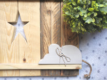 Load image into Gallery viewer, Wooden mouse with bell - Cream
