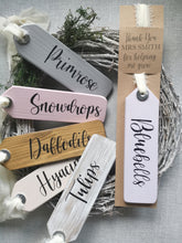 Load image into Gallery viewer, Teachers Gift, wooden flower tag with personalised gift wrap
