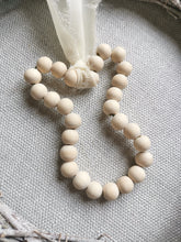 Load image into Gallery viewer, Beaded hanging bunny
