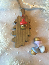 Load image into Gallery viewer, Wooden Hanging Oak Leaf &amp; personalised Acorn - children gift keepsake memory Mother's Day Easter home decor New Home Gift
