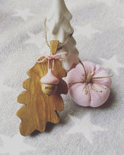 Load image into Gallery viewer, Wooden Oak Leaf, Personalised gift, keepsake memory Mother's Day, Easter home decor, New Home Gift, Nursery decor
